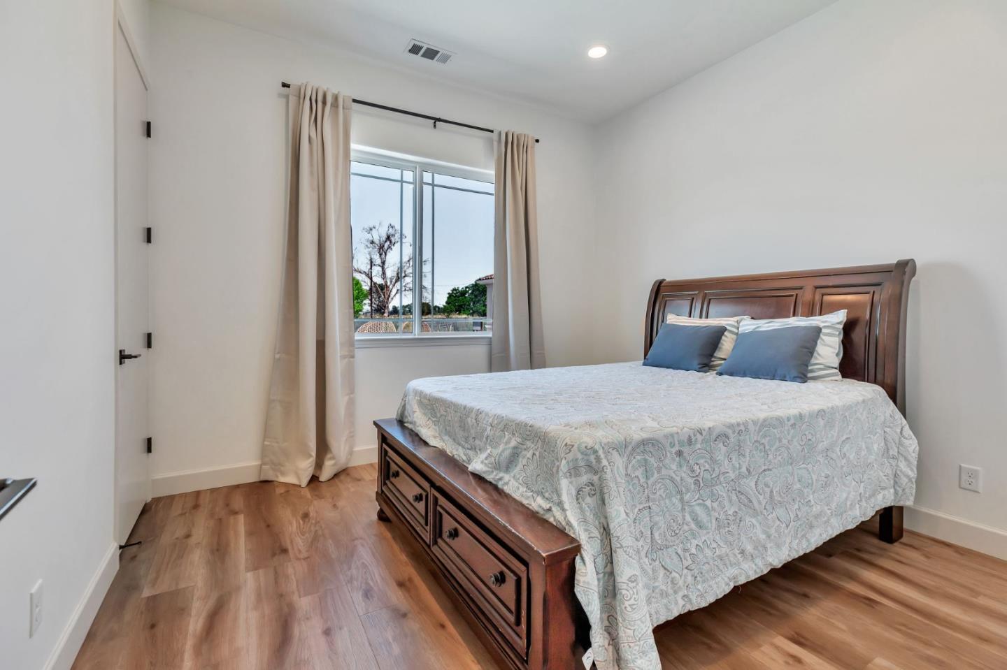 Detail Gallery Image 42 of 97 For 10055 Foothill Ave, Gilroy,  CA 95020 - 8 Beds | 7/1 Baths