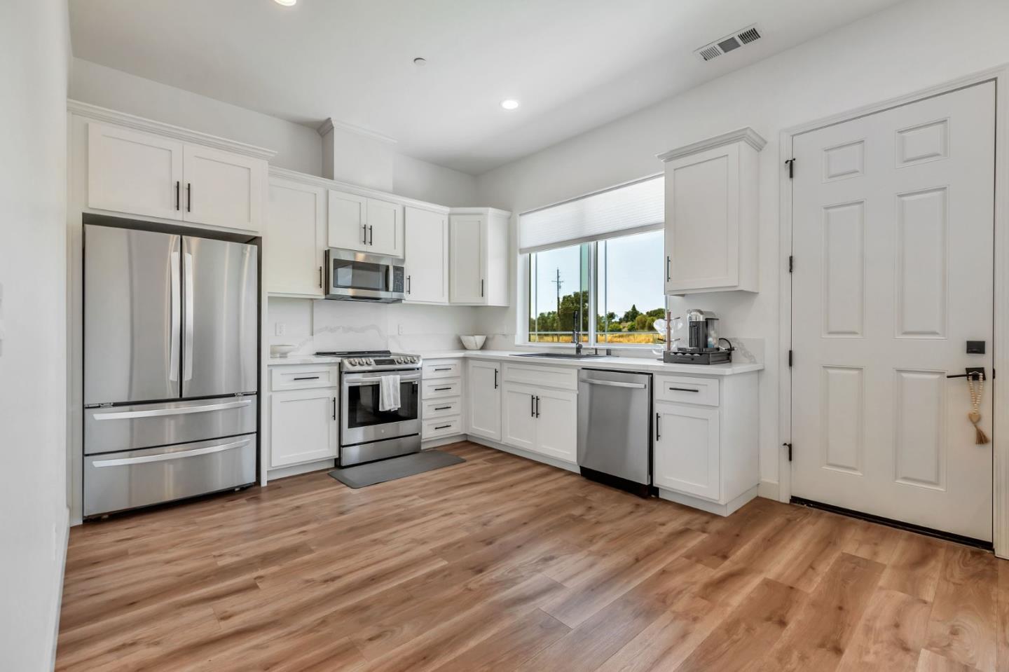 Detail Gallery Image 75 of 97 For 10055 Foothill Ave, Gilroy,  CA 95020 - 8 Beds | 7/1 Baths