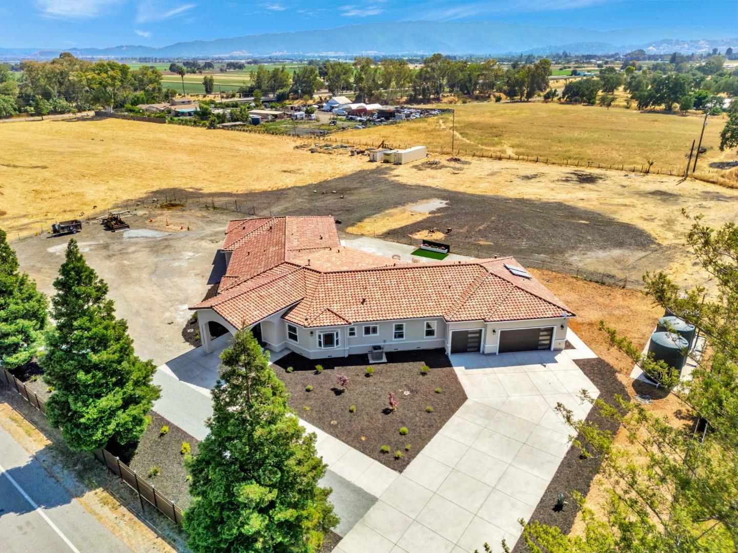 Detail Gallery Image 88 of 97 For 10055 Foothill Ave, Gilroy,  CA 95020 - 8 Beds | 7/1 Baths