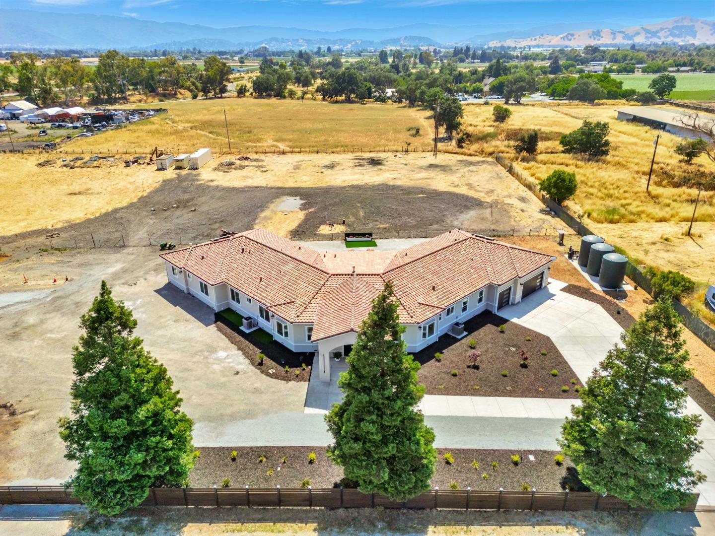 Detail Gallery Image 89 of 97 For 10055 Foothill Ave, Gilroy,  CA 95020 - 8 Beds | 7/1 Baths
