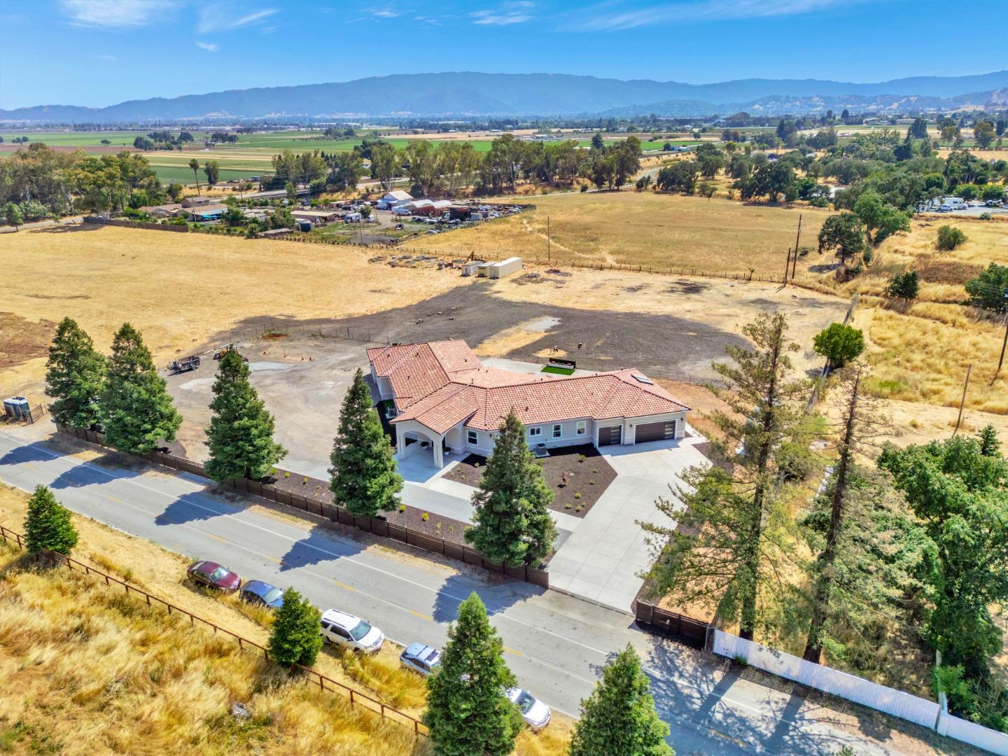 Detail Gallery Image 90 of 97 For 10055 Foothill Ave, Gilroy,  CA 95020 - 8 Beds | 7/1 Baths