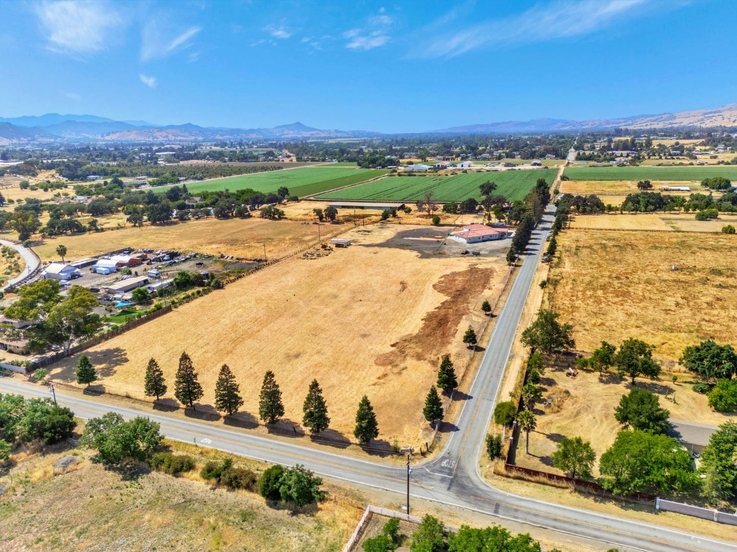 Detail Gallery Image 94 of 97 For 10055 Foothill Ave, Gilroy,  CA 95020 - 8 Beds | 7/1 Baths