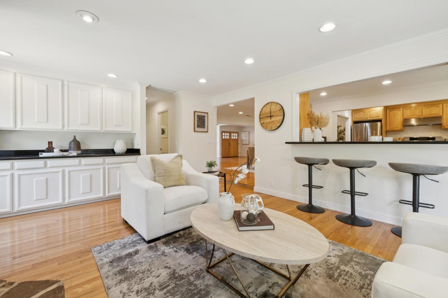 Detail Gallery Image 15 of 33 For 1045 Deanna Dr, Menlo Park,  CA 94025 - 4 Beds | 2/1 Baths
