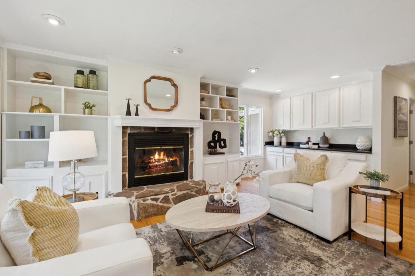 Detail Gallery Image 16 of 33 For 1045 Deanna Dr, Menlo Park,  CA 94025 - 4 Beds | 2/1 Baths
