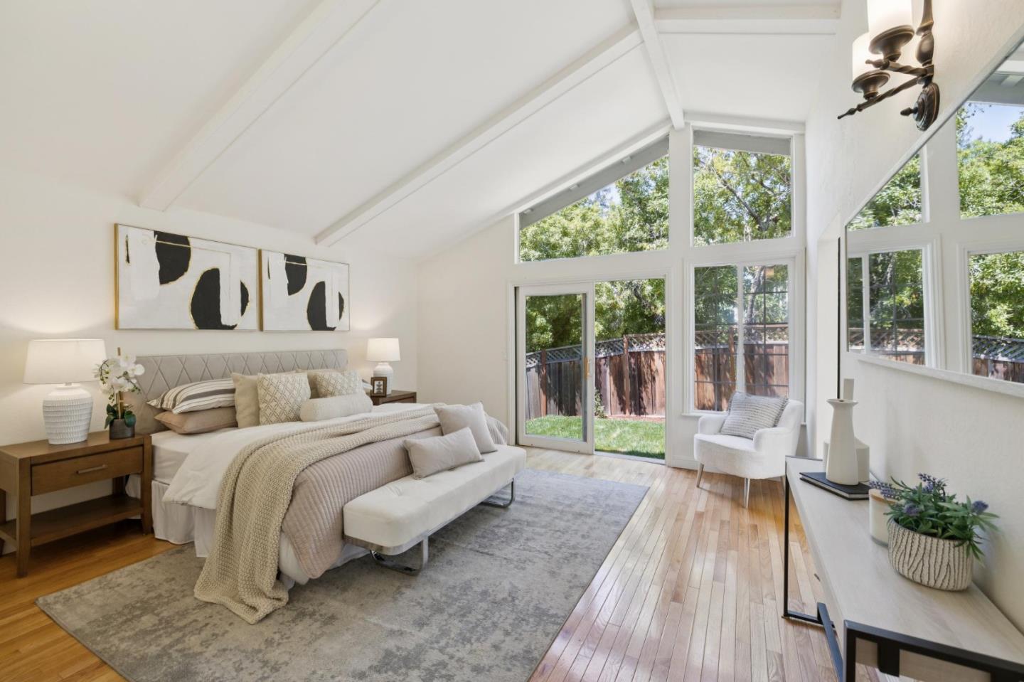 Detail Gallery Image 17 of 33 For 1045 Deanna Dr, Menlo Park,  CA 94025 - 4 Beds | 2/1 Baths