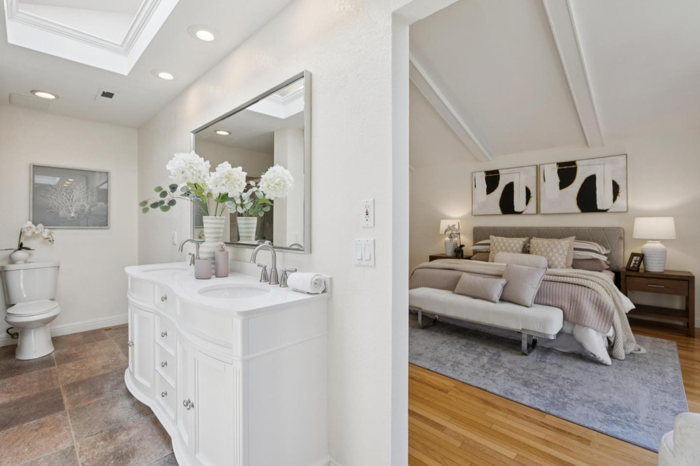 Detail Gallery Image 19 of 33 For 1045 Deanna Dr, Menlo Park,  CA 94025 - 4 Beds | 2/1 Baths