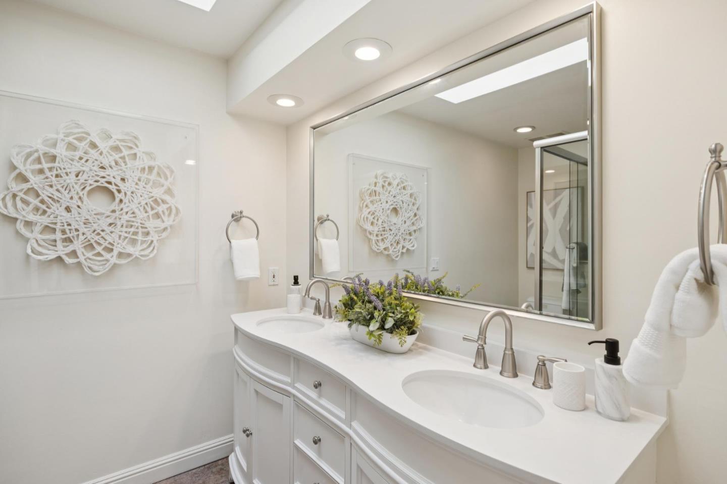 Detail Gallery Image 24 of 33 For 1045 Deanna Dr, Menlo Park,  CA 94025 - 4 Beds | 2/1 Baths