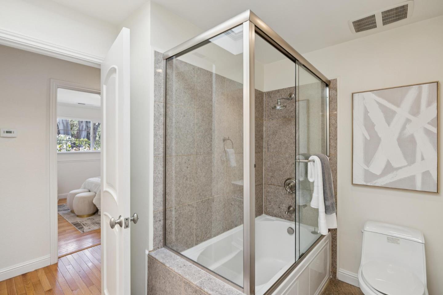 Detail Gallery Image 25 of 33 For 1045 Deanna Dr, Menlo Park,  CA 94025 - 4 Beds | 2/1 Baths