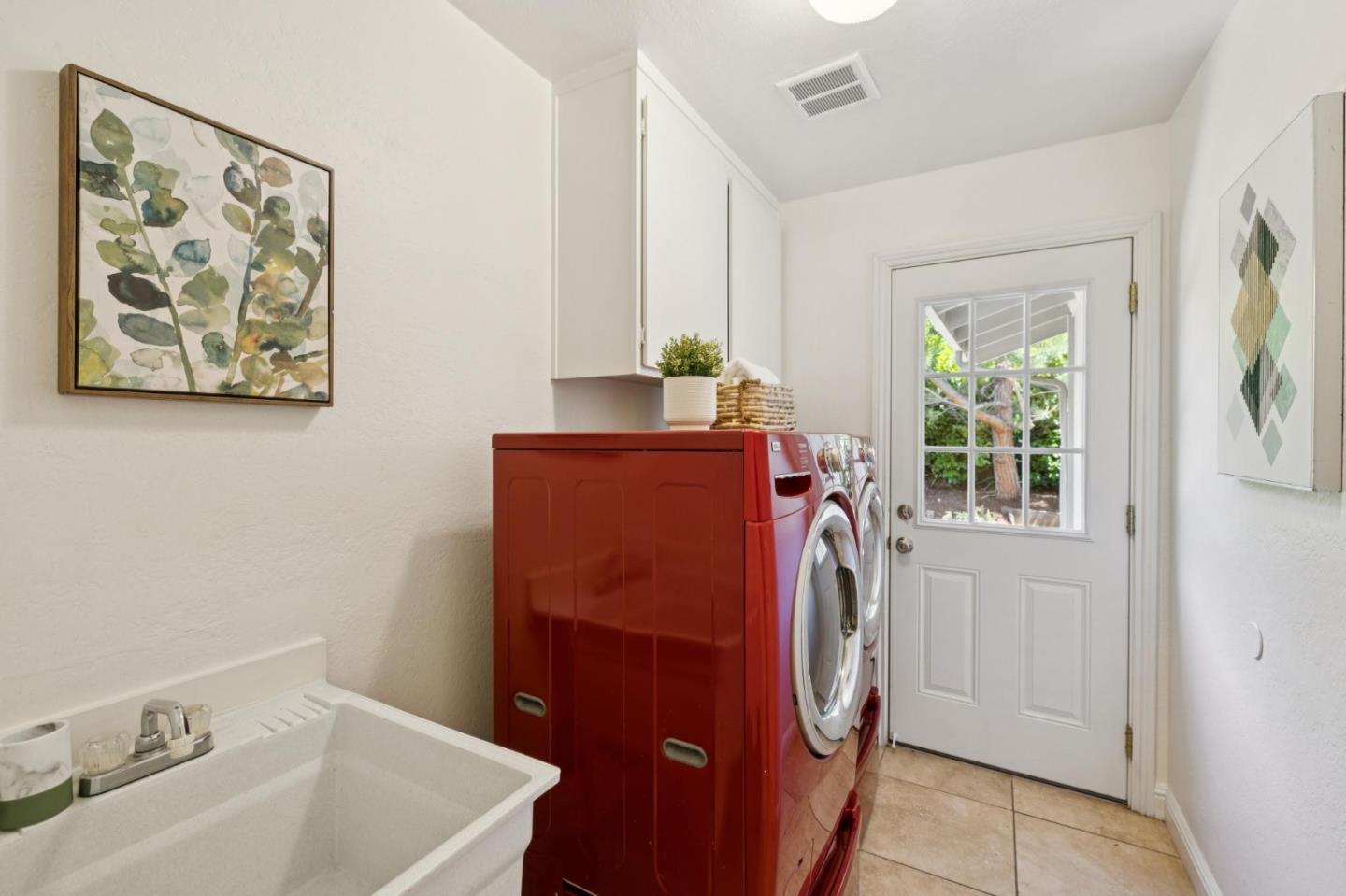 Detail Gallery Image 26 of 33 For 1045 Deanna Dr, Menlo Park,  CA 94025 - 4 Beds | 2/1 Baths