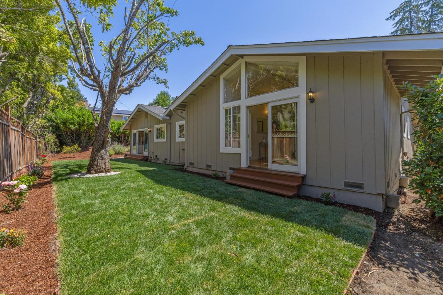 Detail Gallery Image 27 of 33 For 1045 Deanna Dr, Menlo Park,  CA 94025 - 4 Beds | 2/1 Baths