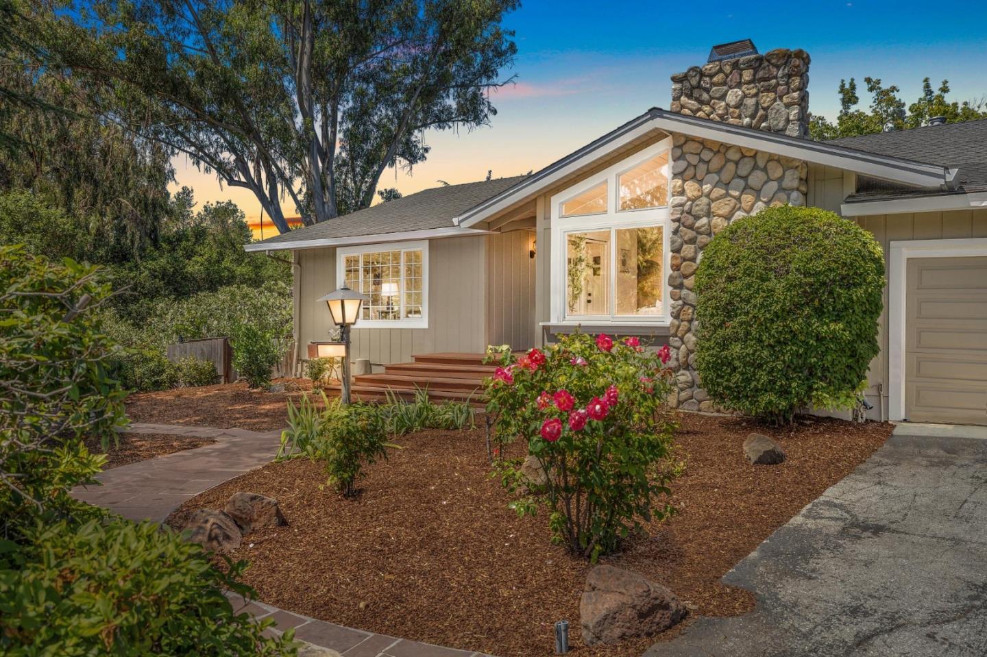 Detail Gallery Image 28 of 33 For 1045 Deanna Dr, Menlo Park,  CA 94025 - 4 Beds | 2/1 Baths