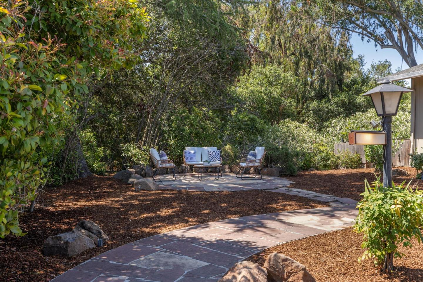 Detail Gallery Image 31 of 33 For 1045 Deanna Dr, Menlo Park,  CA 94025 - 4 Beds | 2/1 Baths