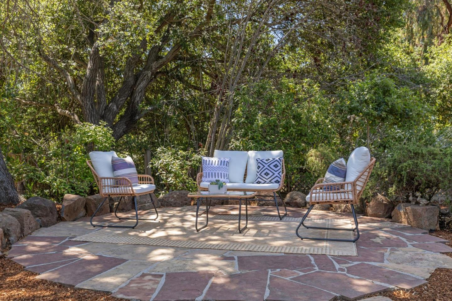 Detail Gallery Image 32 of 33 For 1045 Deanna Dr, Menlo Park,  CA 94025 - 4 Beds | 2/1 Baths