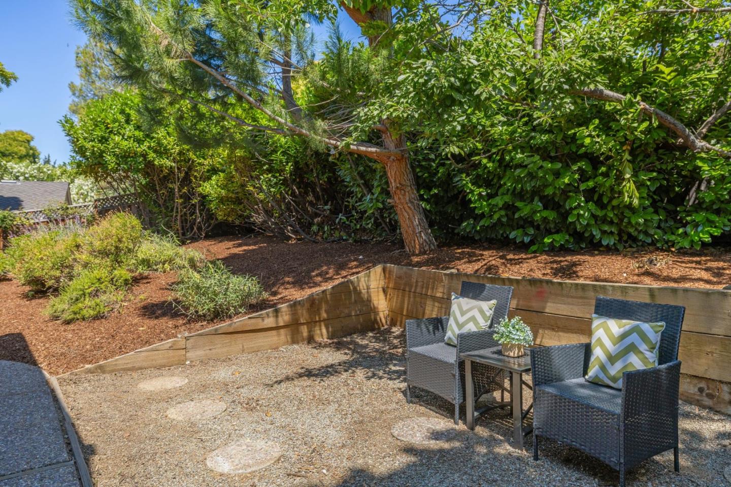 Detail Gallery Image 33 of 33 For 1045 Deanna Dr, Menlo Park,  CA 94025 - 4 Beds | 2/1 Baths