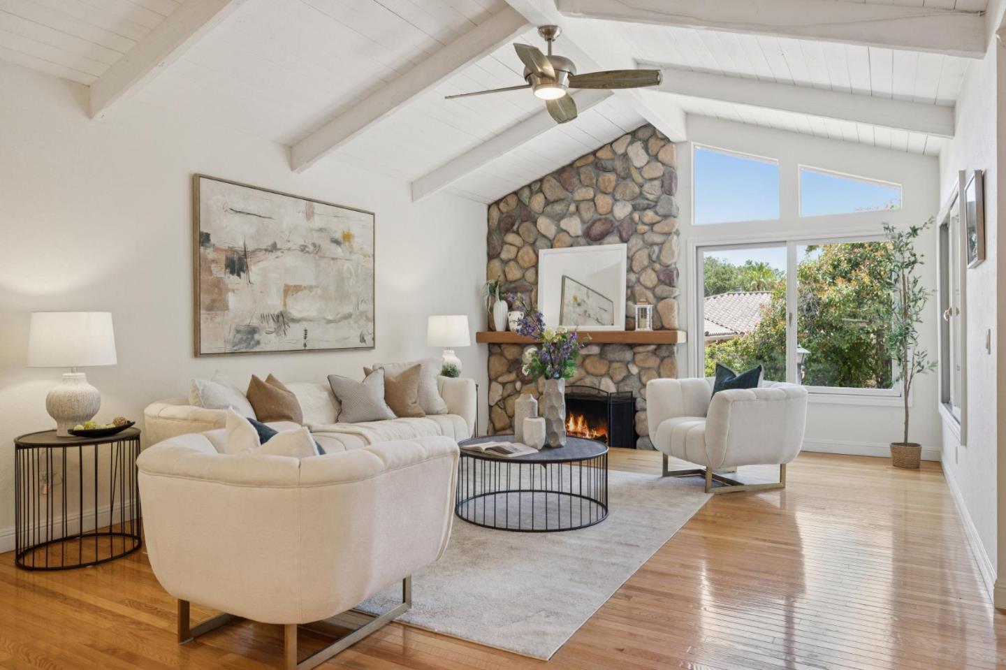 Detail Gallery Image 5 of 33 For 1045 Deanna Dr, Menlo Park,  CA 94025 - 4 Beds | 2/1 Baths