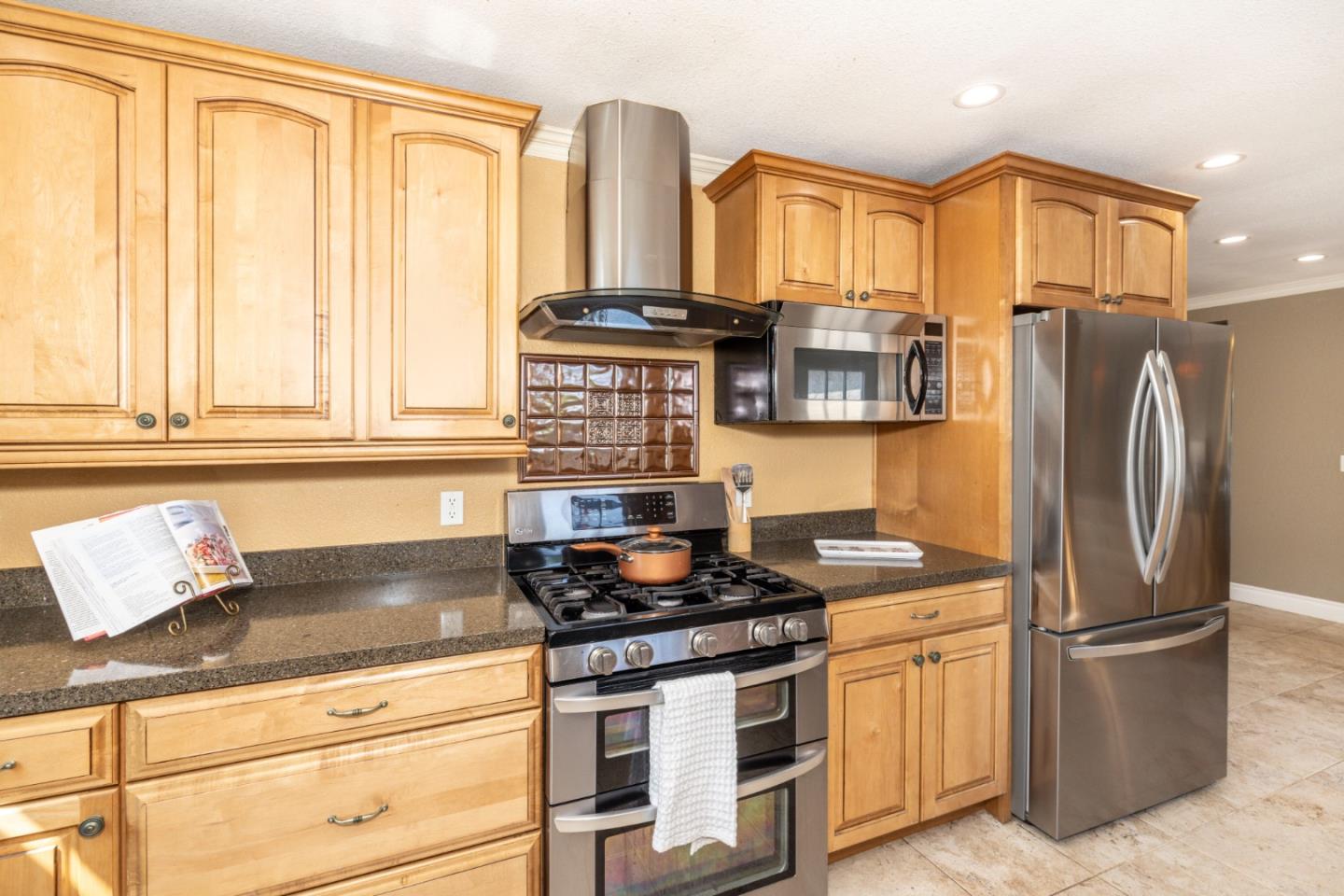 Detail Gallery Image 22 of 46 For 515 Lanyard Dr, Redwood City,  CA 94065 - 3 Beds | 2 Baths