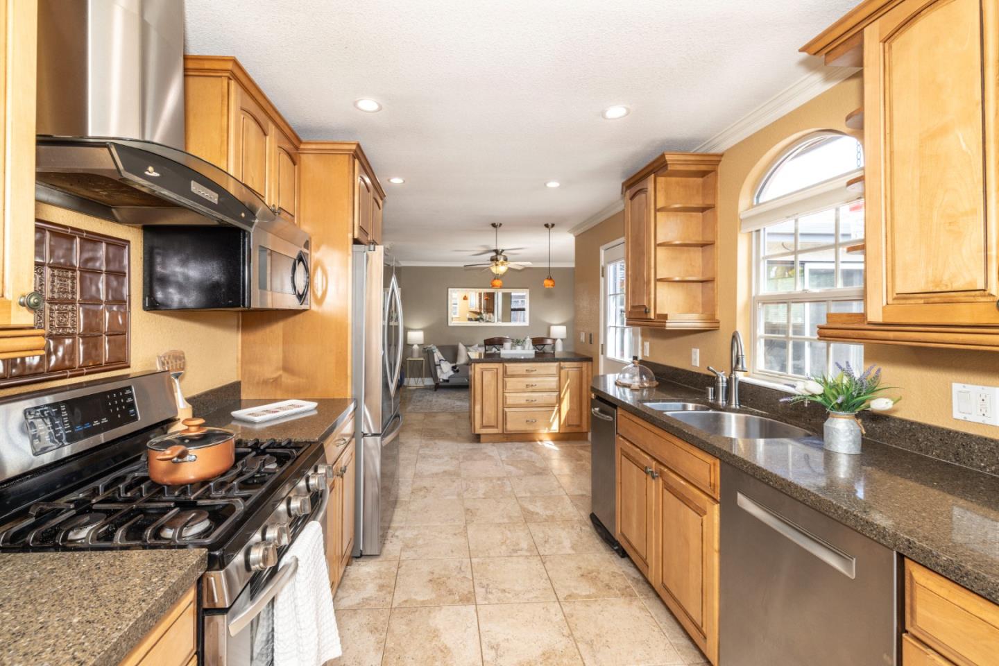 Detail Gallery Image 23 of 46 For 515 Lanyard Dr, Redwood City,  CA 94065 - 3 Beds | 2 Baths