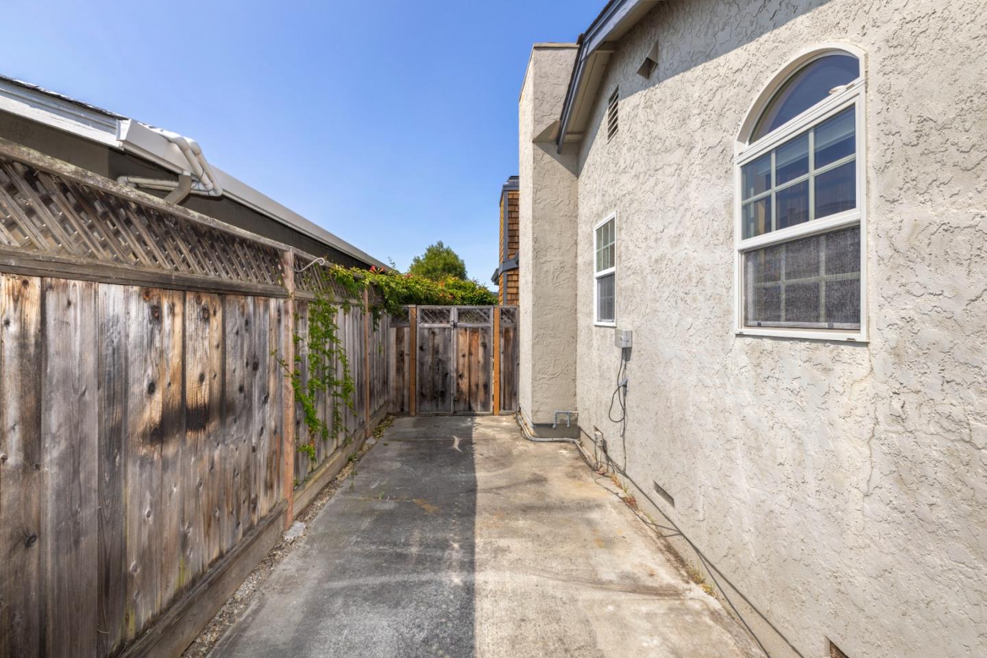 Detail Gallery Image 41 of 46 For 515 Lanyard Dr, Redwood City,  CA 94065 - 3 Beds | 2 Baths