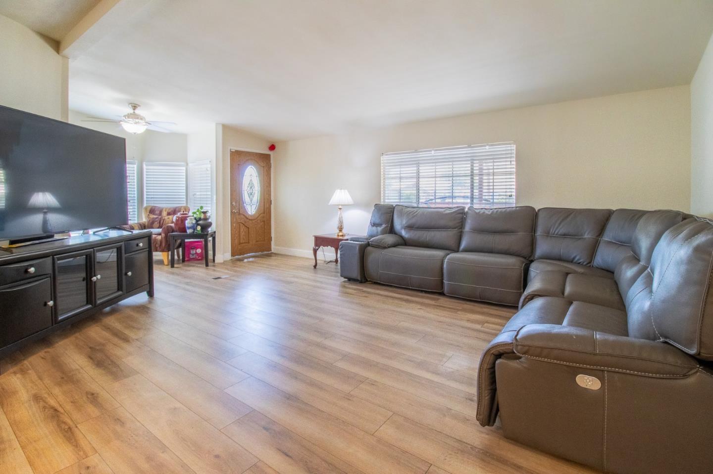 Detail Gallery Image 3 of 24 For 532a Millpond Dr 532a,  San Jose,  CA 95125 - 2 Beds | 2 Baths