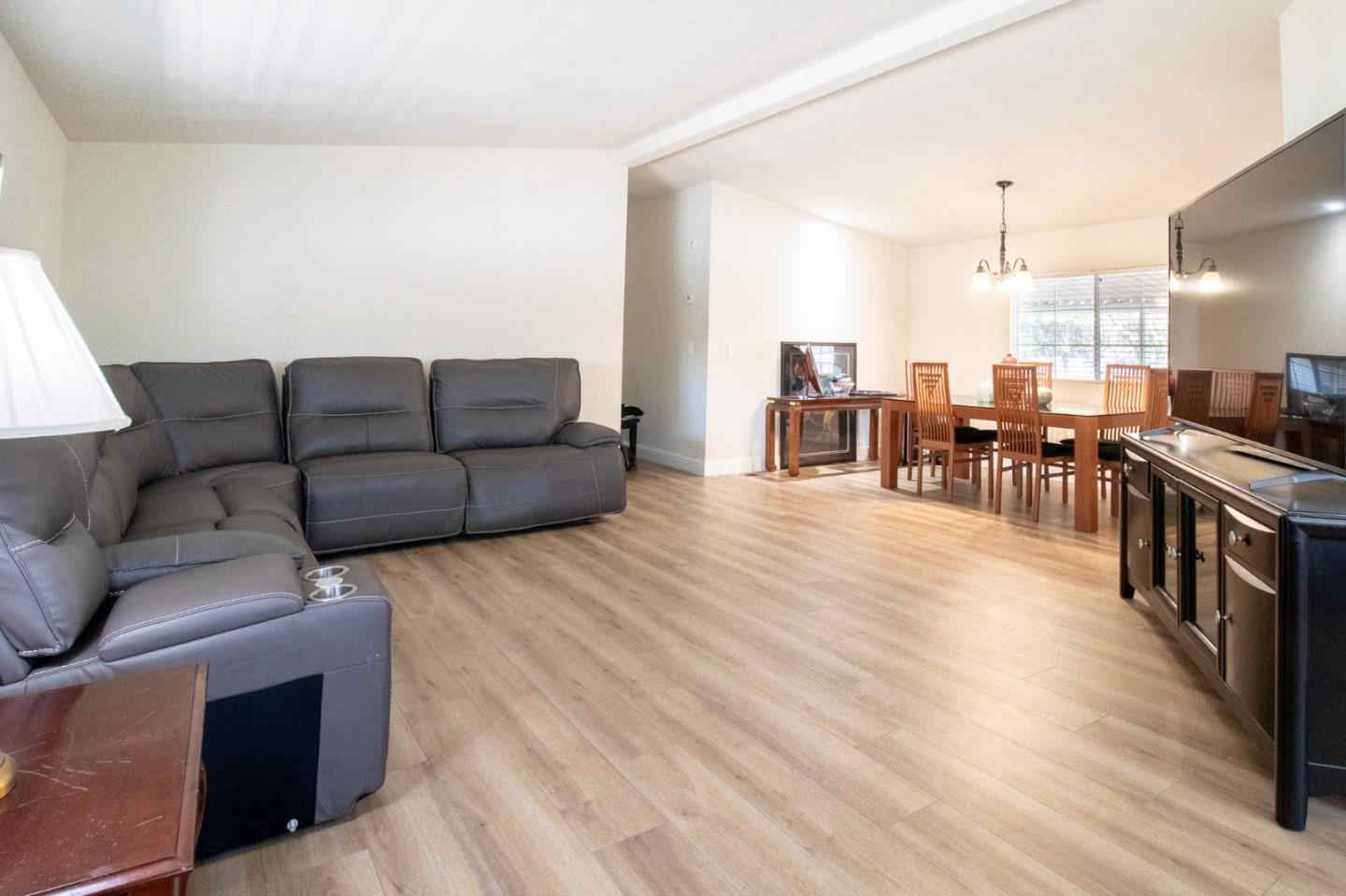 Detail Gallery Image 4 of 24 For 532a Millpond Dr 532a,  San Jose,  CA 95125 - 2 Beds | 2 Baths
