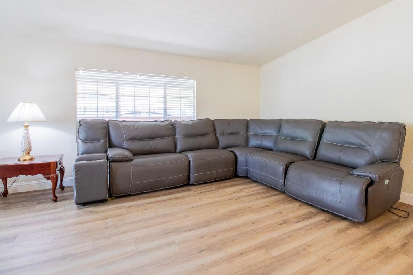 Detail Gallery Image 5 of 24 For 532a Millpond Dr 532a,  San Jose,  CA 95125 - 2 Beds | 2 Baths