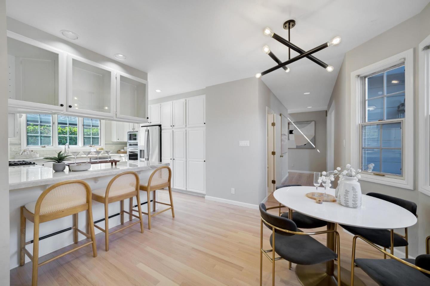 Detail Gallery Image 12 of 60 For 1518 Arguello St, Redwood City,  CA 94063 - 3 Beds | 2/1 Baths