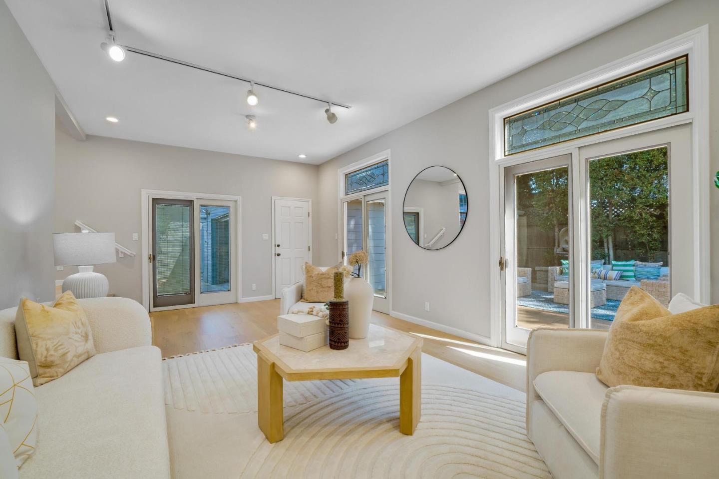 Detail Gallery Image 23 of 60 For 1518 Arguello St, Redwood City,  CA 94063 - 3 Beds | 2/1 Baths