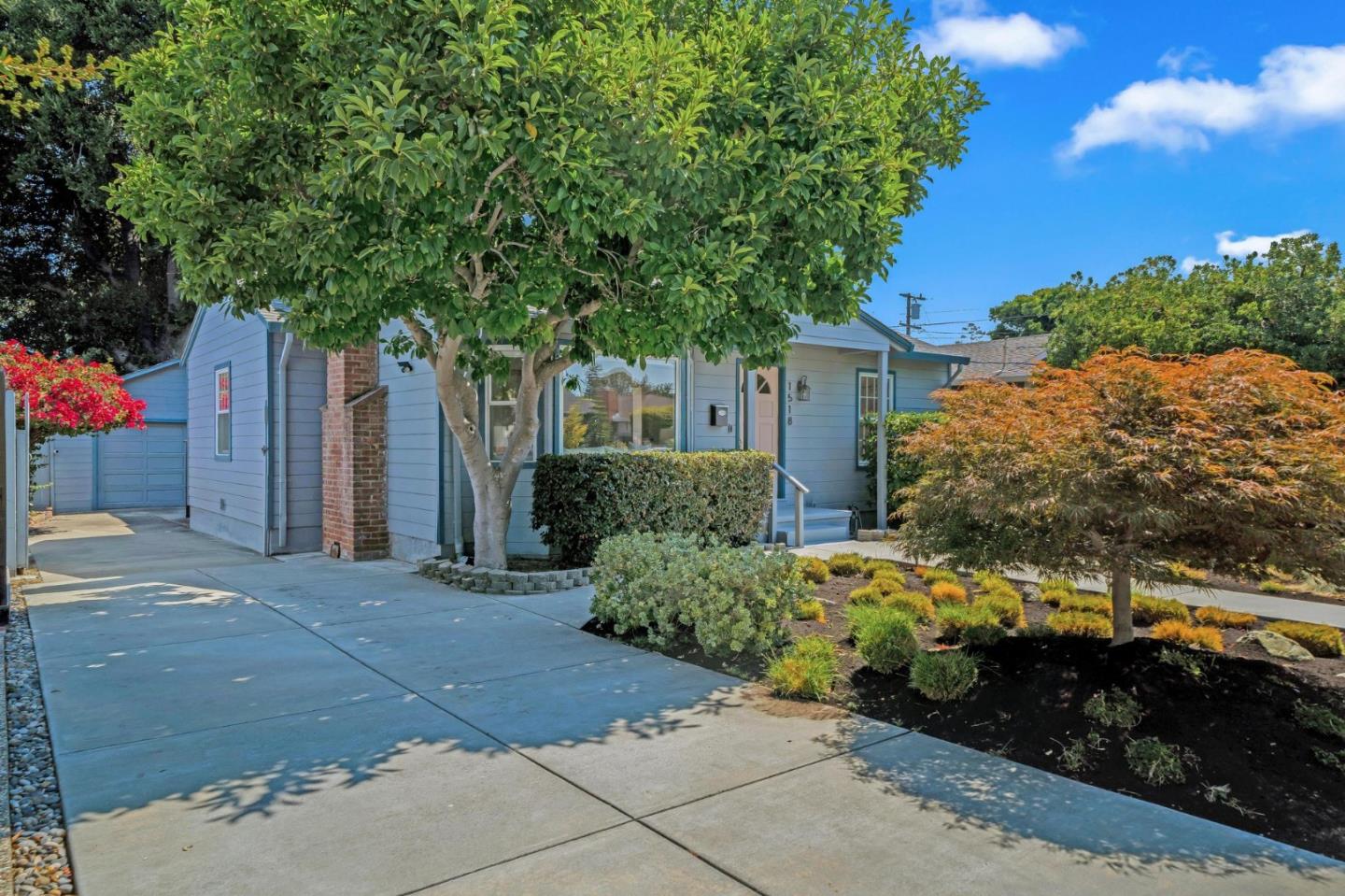 Detail Gallery Image 3 of 60 For 1518 Arguello St, Redwood City,  CA 94063 - 3 Beds | 2/1 Baths