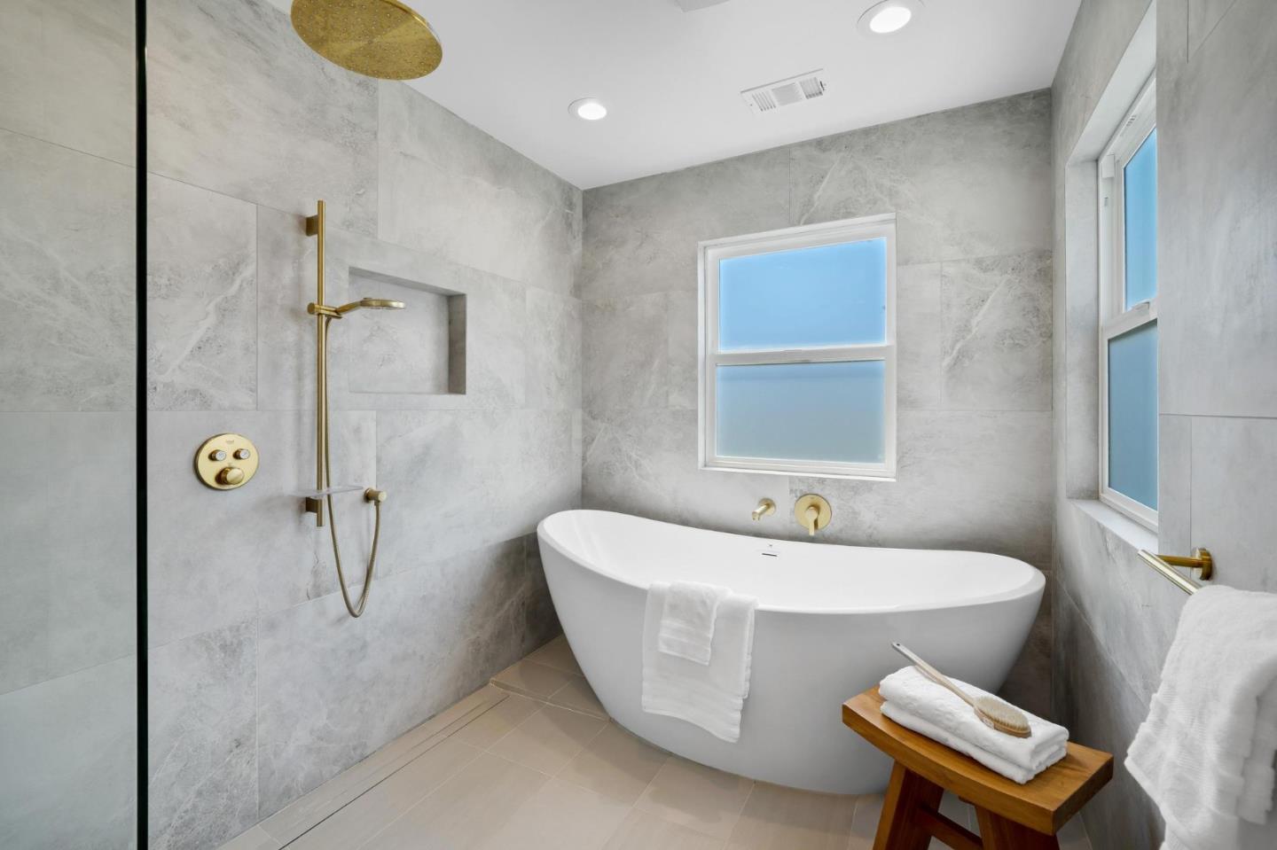 Detail Gallery Image 38 of 60 For 1518 Arguello St, Redwood City,  CA 94063 - 3 Beds | 2/1 Baths