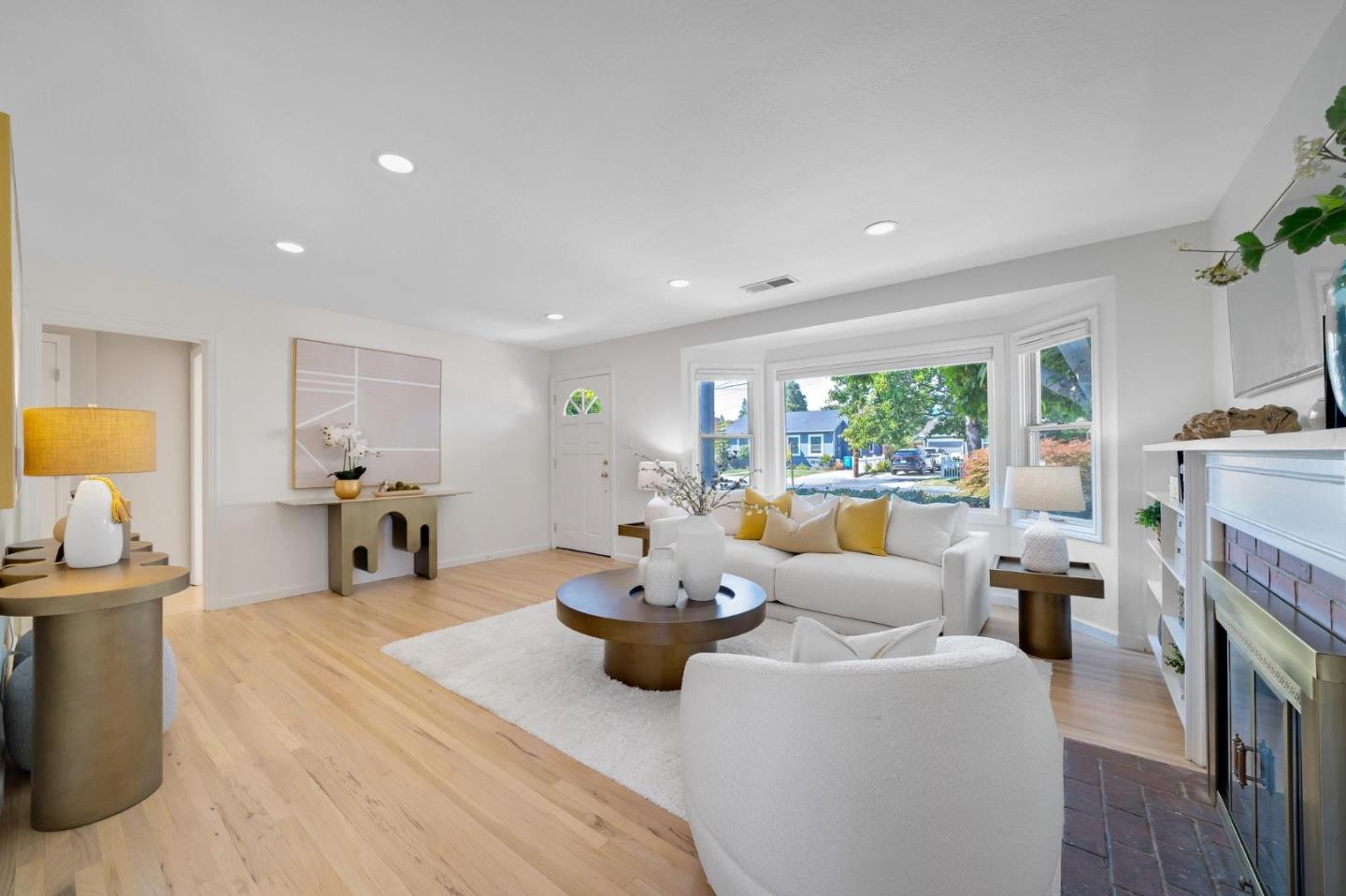 Detail Gallery Image 7 of 60 For 1518 Arguello St, Redwood City,  CA 94063 - 3 Beds | 2/1 Baths