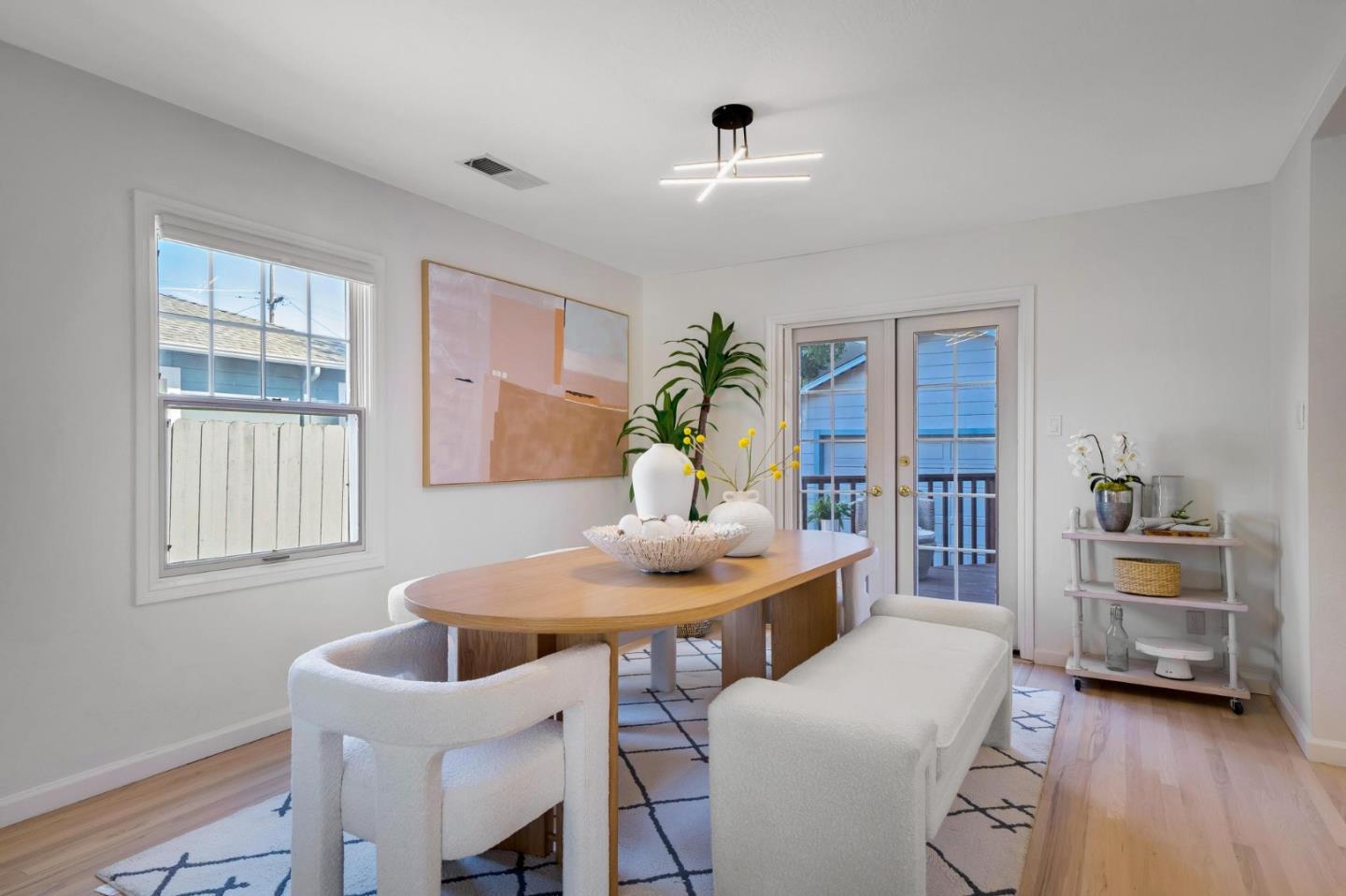 Detail Gallery Image 9 of 60 For 1518 Arguello St, Redwood City,  CA 94063 - 3 Beds | 2/1 Baths