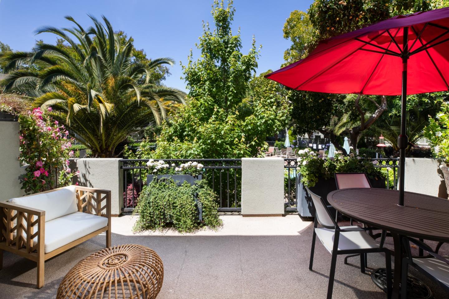 Detail Gallery Image 10 of 26 For 20 Willow Rd #5,  Menlo Park,  CA 94025 - 1 Beds | 1 Baths