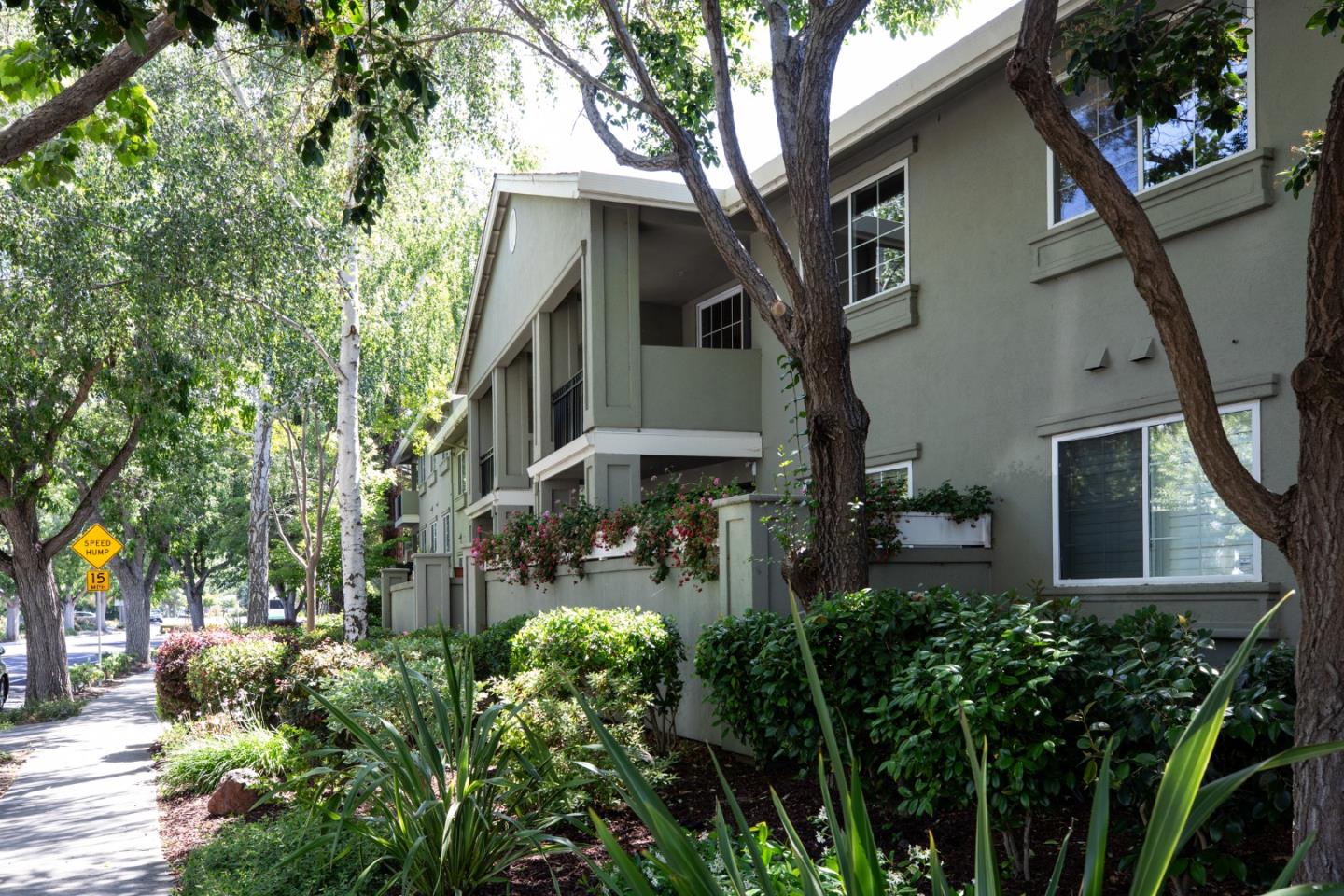 Detail Gallery Image 12 of 26 For 20 Willow Rd #5,  Menlo Park,  CA 94025 - 1 Beds | 1 Baths