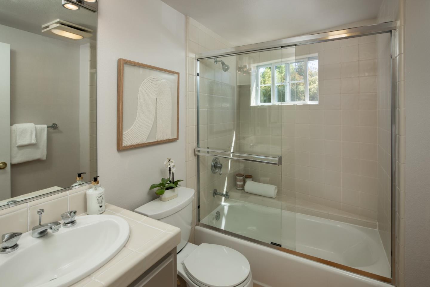 Detail Gallery Image 13 of 26 For 20 Willow Rd #5,  Menlo Park,  CA 94025 - 1 Beds | 1 Baths