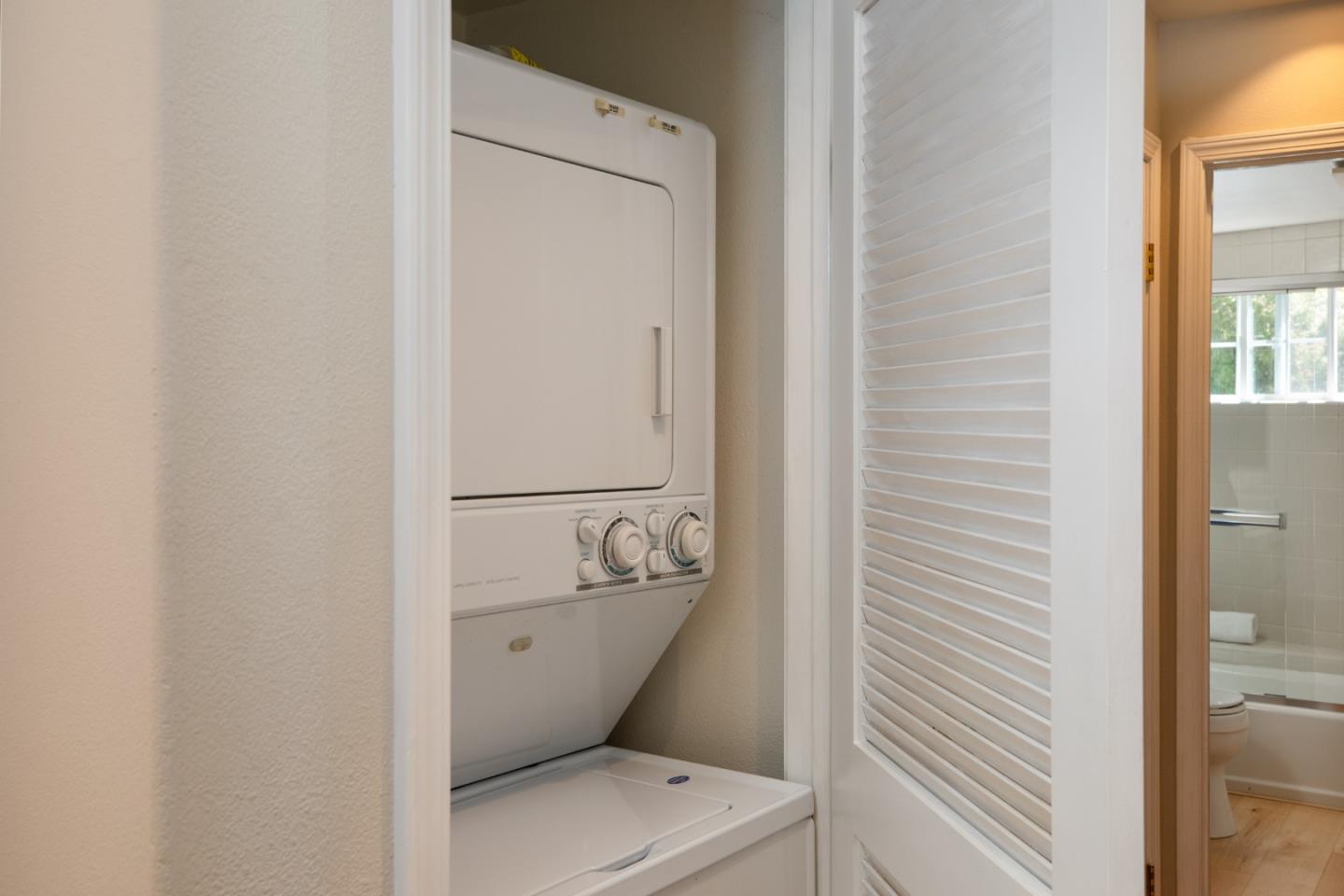 Detail Gallery Image 14 of 26 For 20 Willow Rd #5,  Menlo Park,  CA 94025 - 1 Beds | 1 Baths