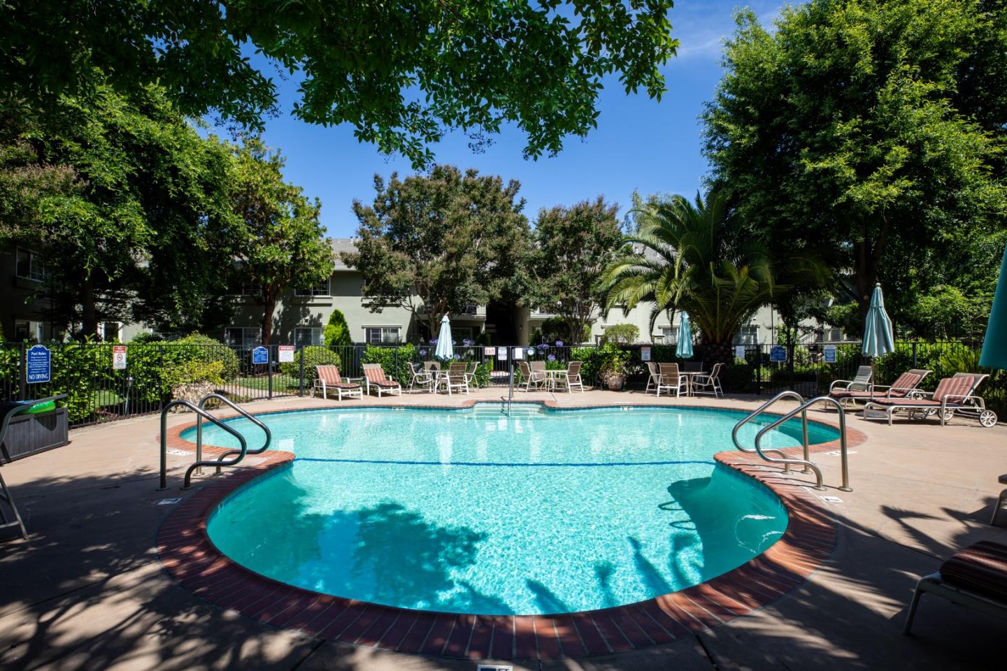 Detail Gallery Image 19 of 26 For 20 Willow Rd #5,  Menlo Park,  CA 94025 - 1 Beds | 1 Baths