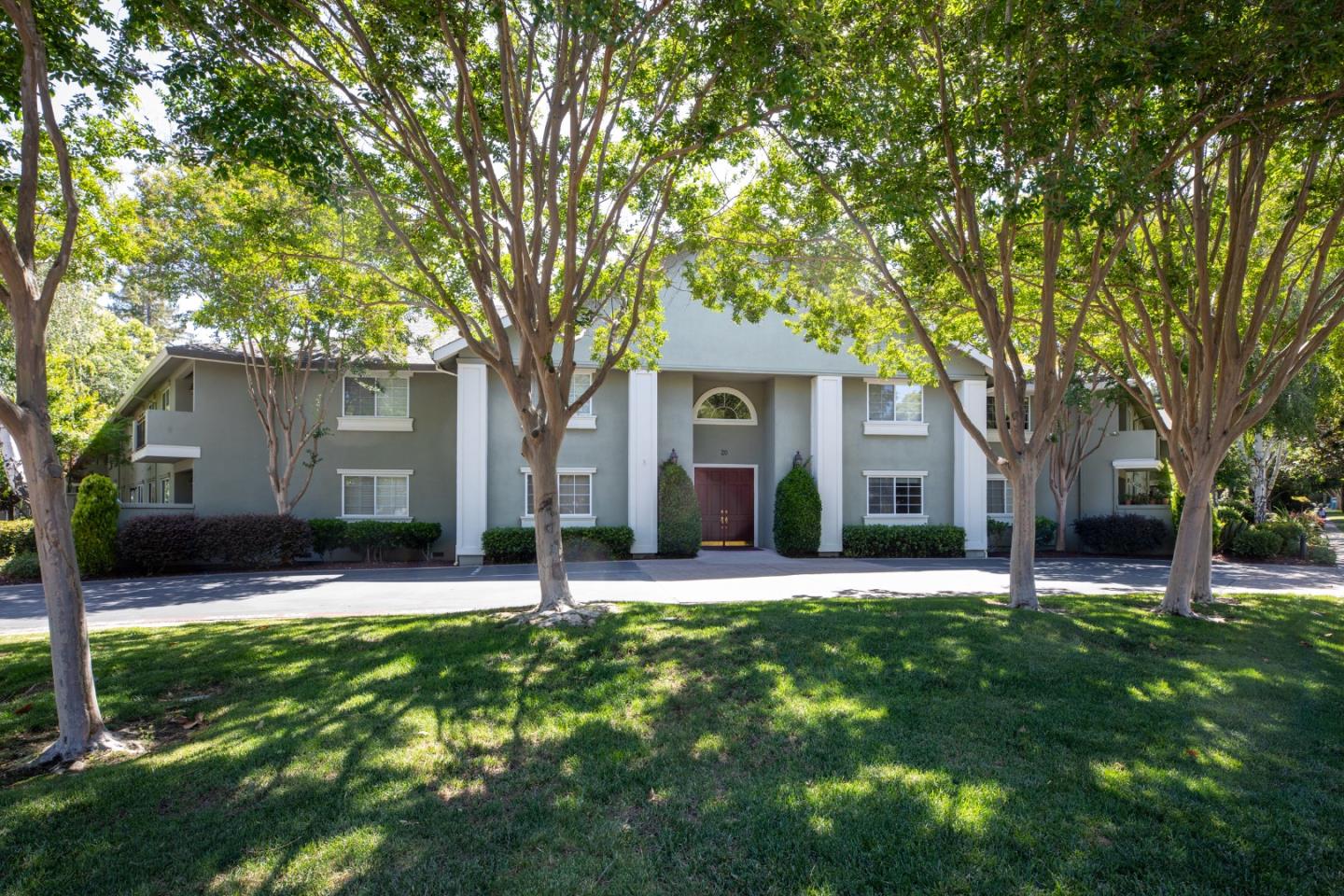 Detail Gallery Image 20 of 26 For 20 Willow Rd #5,  Menlo Park,  CA 94025 - 1 Beds | 1 Baths