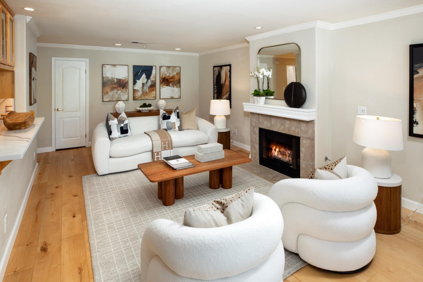 Detail Gallery Image 3 of 26 For 20 Willow Rd #5,  Menlo Park,  CA 94025 - 1 Beds | 1 Baths