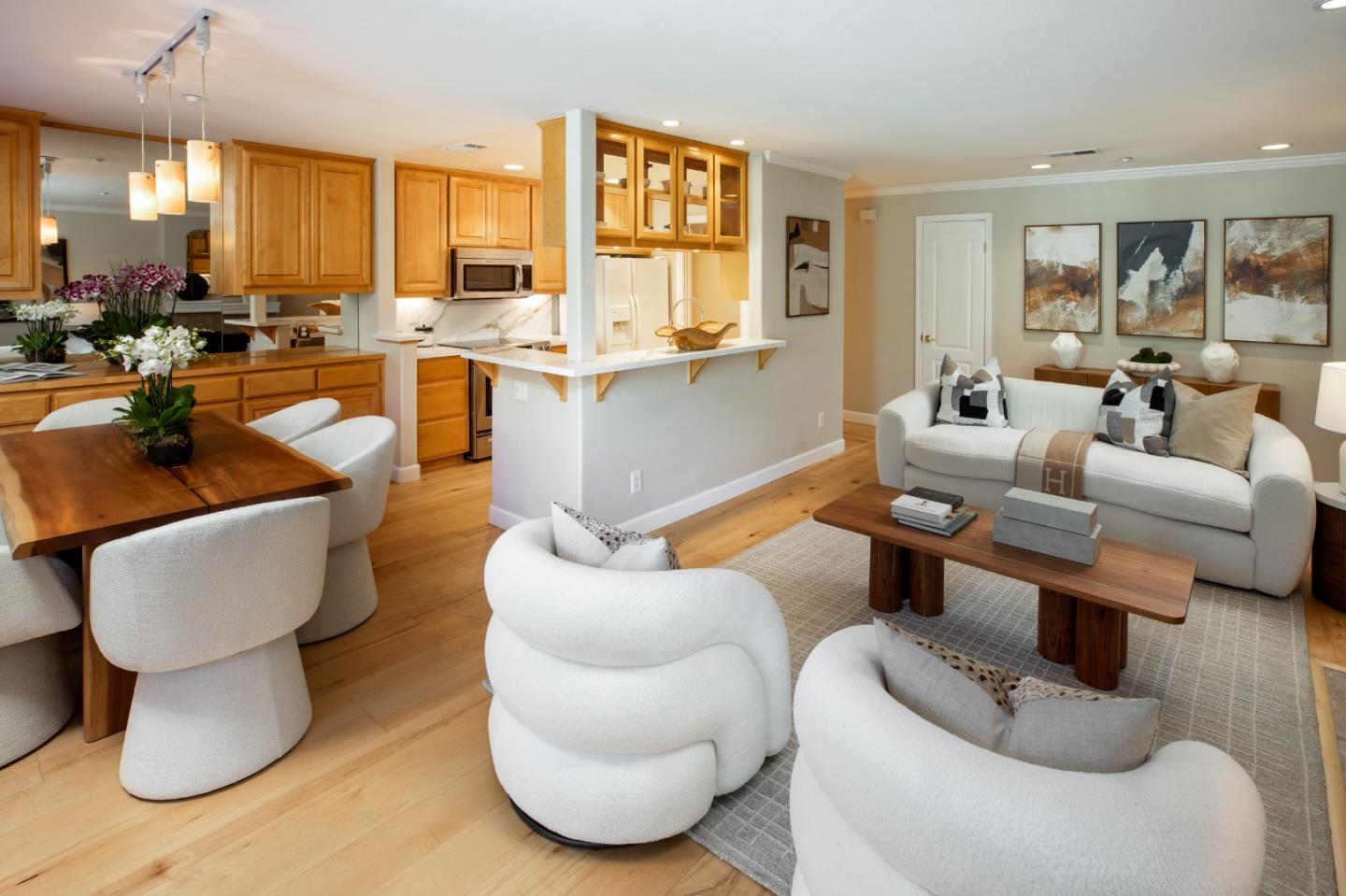Detail Gallery Image 4 of 26 For 20 Willow Rd #5,  Menlo Park,  CA 94025 - 1 Beds | 1 Baths