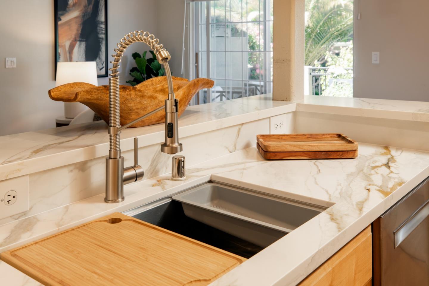 Detail Gallery Image 7 of 26 For 20 Willow Rd #5,  Menlo Park,  CA 94025 - 1 Beds | 1 Baths