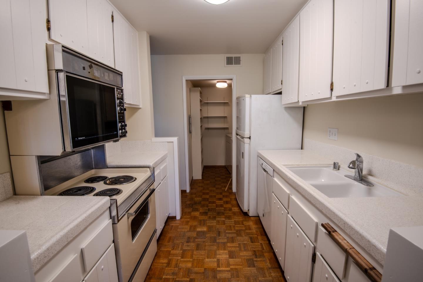 Detail Gallery Image 8 of 25 For 3350 La Mesa Dr #9,  San Carlos,  CA 94070 - 2 Beds | 2 Baths