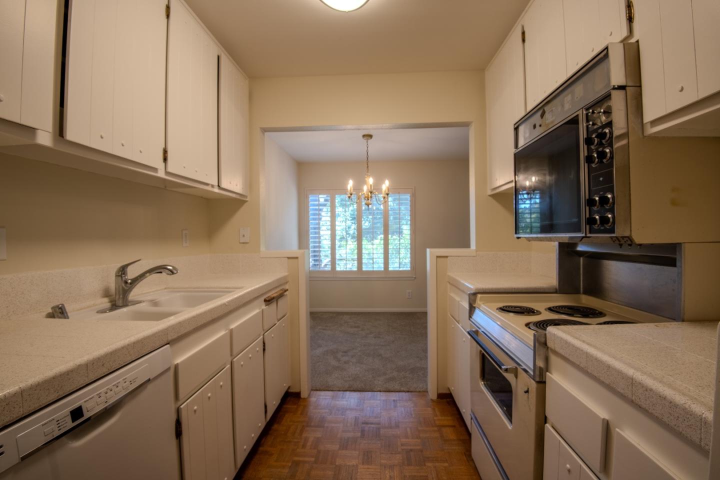 Detail Gallery Image 9 of 25 For 3350 La Mesa Dr #9,  San Carlos,  CA 94070 - 2 Beds | 2 Baths