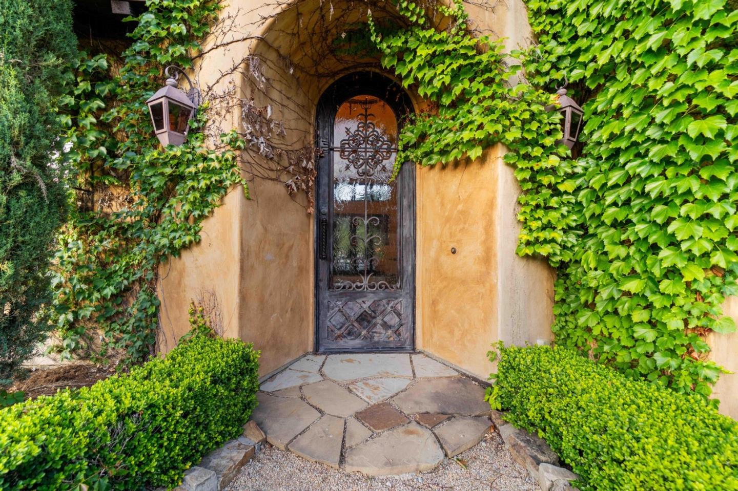 Detail Gallery Image 8 of 100 For 12220 Heritage Way, Gilroy,  CA 95020 - 5 Beds | 3/2 Baths