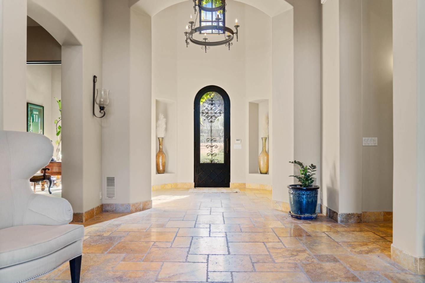 Detail Gallery Image 9 of 100 For 12220 Heritage Way, Gilroy,  CA 95020 - 5 Beds | 3/2 Baths