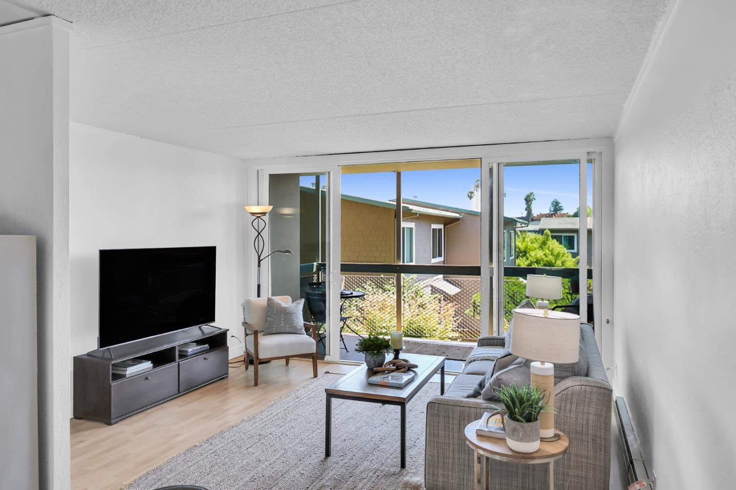 Detail Gallery Image 3 of 14 For 180 Dakota Ave #24,  Santa Cruz,  CA 95060 - 2 Beds | 1 Baths