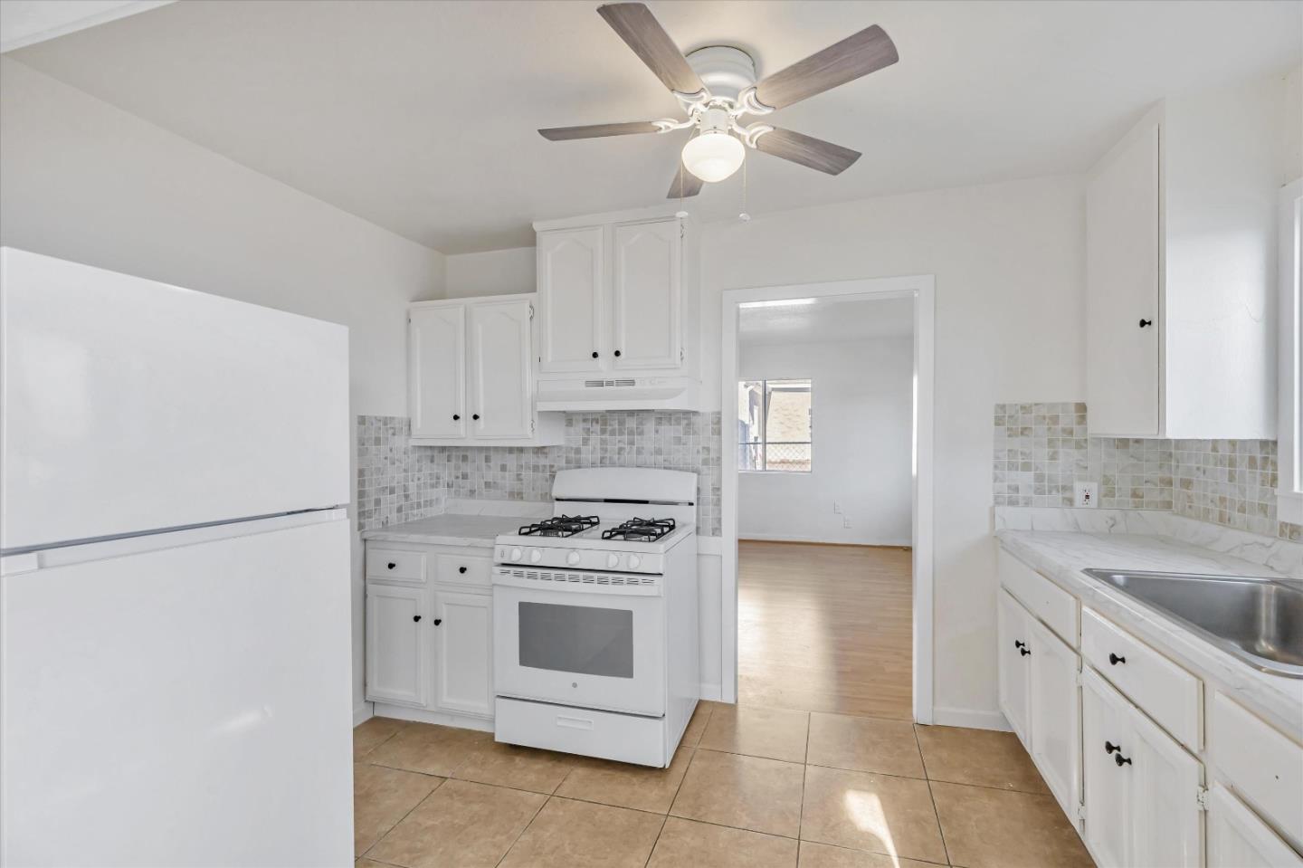 Detail Gallery Image 7 of 24 For 2343 Erickson St, Sacramento,  CA 95815 - – Beds | – Baths