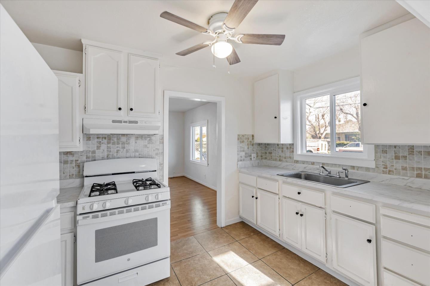 Detail Gallery Image 8 of 24 For 2343 Erickson St, Sacramento,  CA 95815 - – Beds | – Baths