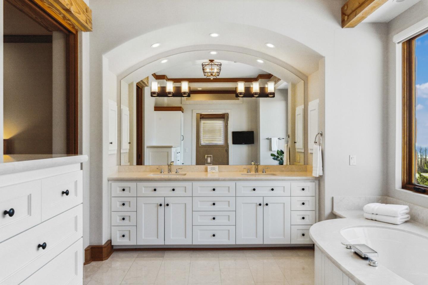 Detail Gallery Image 11 of 28 For 2088 Green Oaks, Pescadero,  CA 94060 - 7 Beds | 8/3 Baths