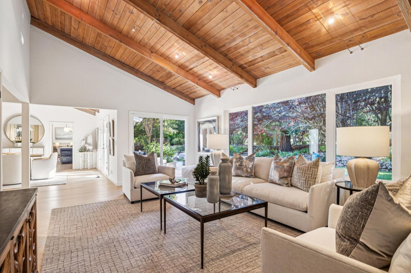 Detail Gallery Image 10 of 54 For 822 Mesa Ct, Palo Alto,  CA 94306 - 5 Beds | 3/1 Baths
