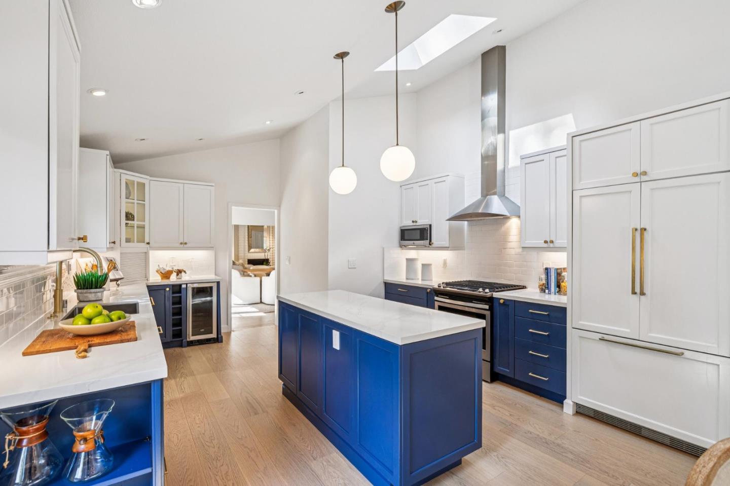 Detail Gallery Image 14 of 54 For 822 Mesa Ct, Palo Alto,  CA 94306 - 5 Beds | 3/1 Baths